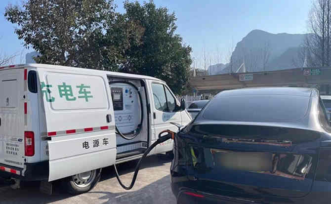 班戈汽车搭电